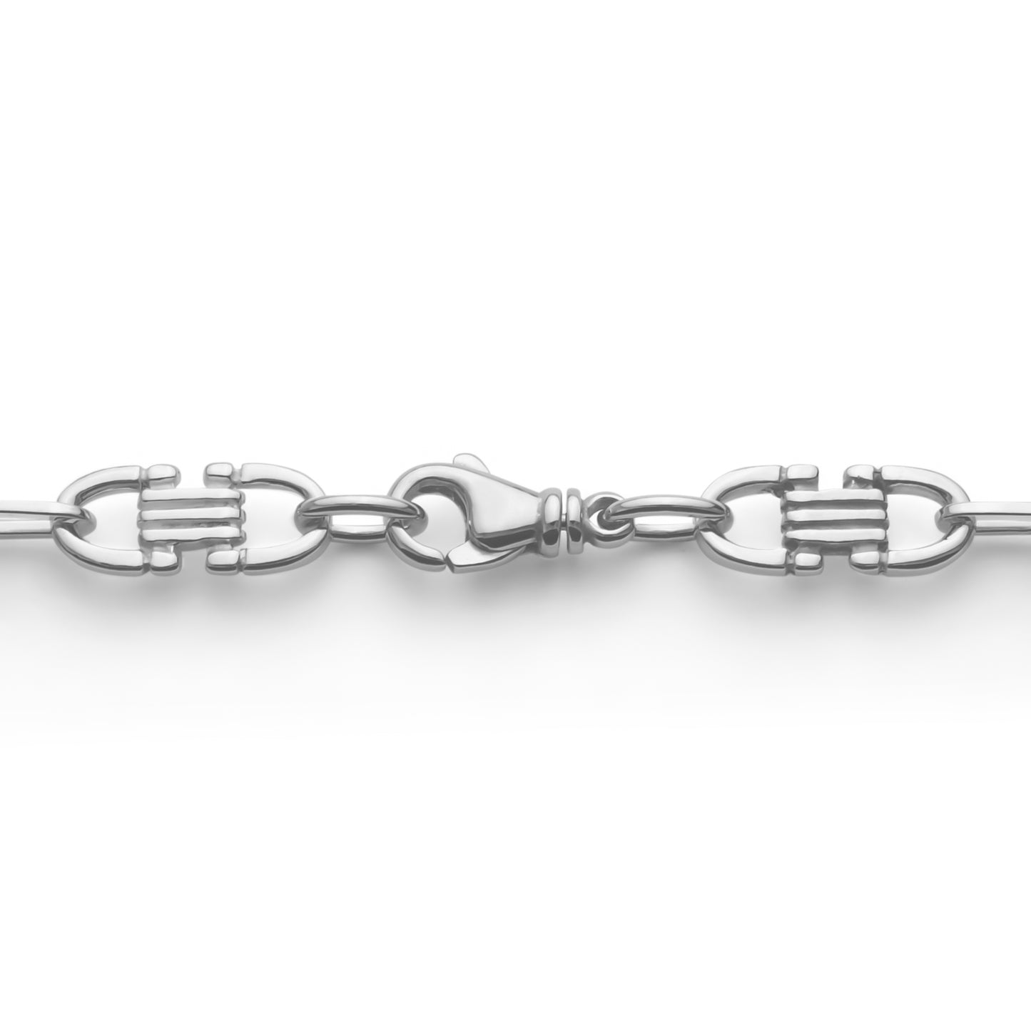 Close-up van karabijnsluiting van 8 mm zilveren ketting, strak afgewerkt met glad oppervlak en een veilige, stevige sluiting.