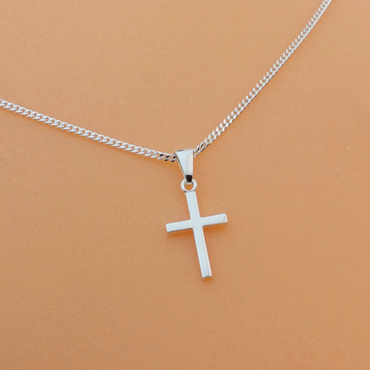 Collier - Hanger in zilveren in de vorm van een kruis met zirkonia steentjes aan het uiteinde van het kruis. De totale lengte met hangeroog eraan is 20mm, de breedte is 27mm Collier - Hanger in zilveren in de vorm van een kruis met zirkonia steentjes aan het uiteinde van het kruis. De totale lengte met hangeroog eraan is 20mm, de breedte is 27mm