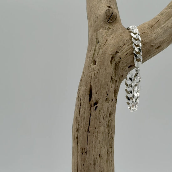 Platte zilveren gourmet armband, 9,5 mm breed van massief 925 zilver, gemaakt in Italië. Brede robuuste schakel met luxe glans en uitstraling.
