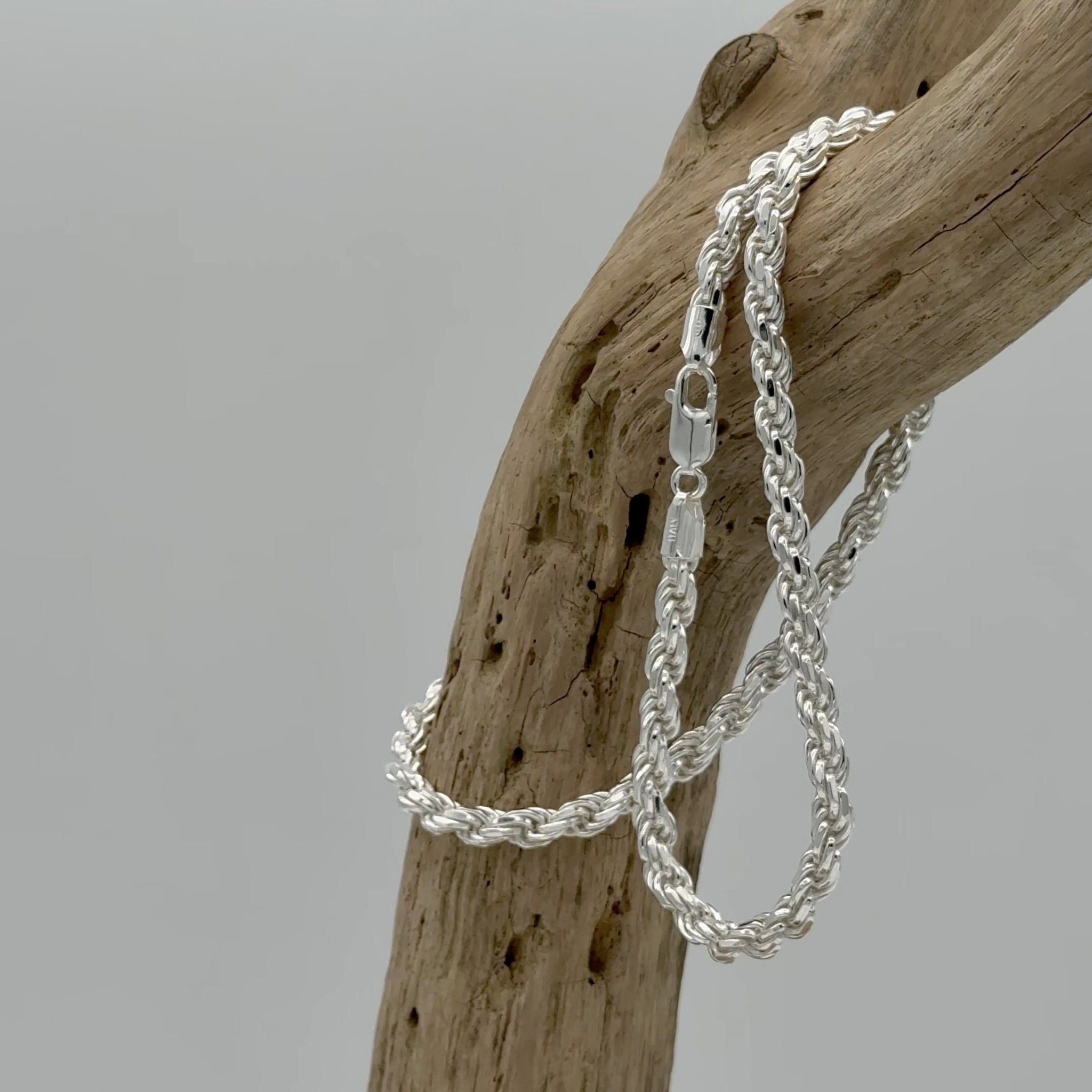 Zilveren heren koord ketting 6 mm van 925 zilver met robuuste, massieve rope schakel. Combineert een krachtige look met een luxe glans.