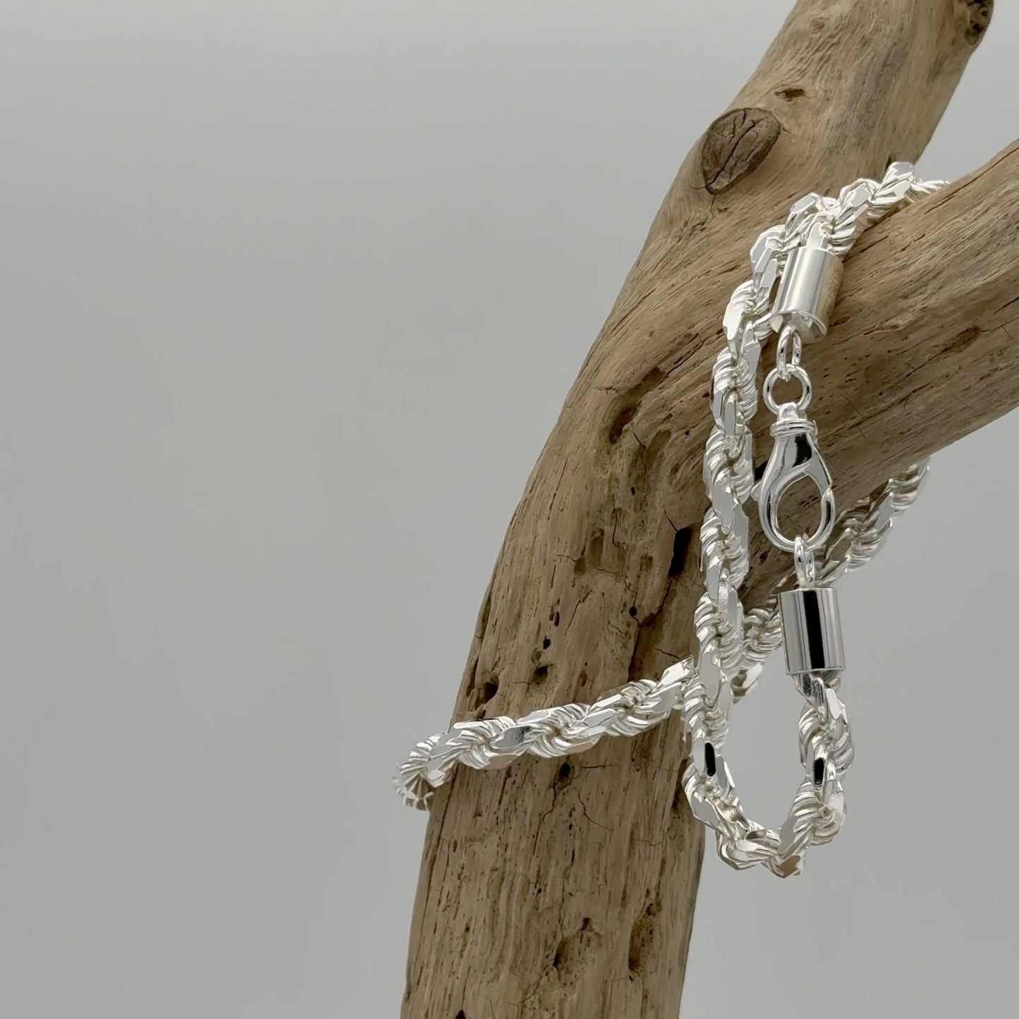 Zware zilveren heren koord ketting, 8 mm breed van massief 925 zilver met extra brede rope schakel. Robuust design voor een uitgesproken look!