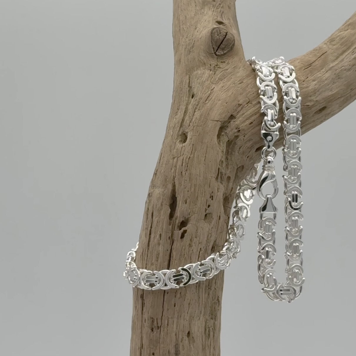 Koningsketting met stevige schakels van massief 925 zilver. Deze chain heeft een mooie aanwezigheid en een krachtige, stijlvolle uitstraling.