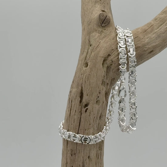 Koningsketting van massief 925 zilver. De stevige schakels geven deze chain een opvallende look met een mooie balans tussen kracht en stijl.