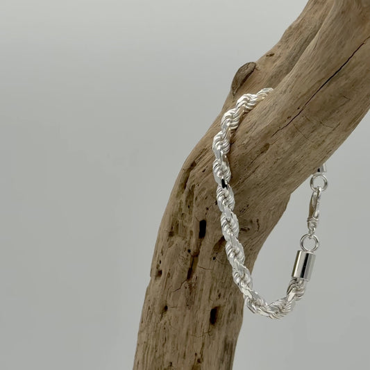 Zware zilveren koord armband, 7 mm breed van massief zilver met grove rope schakel. Combineert een opvallende glans met een sterke uitstraling