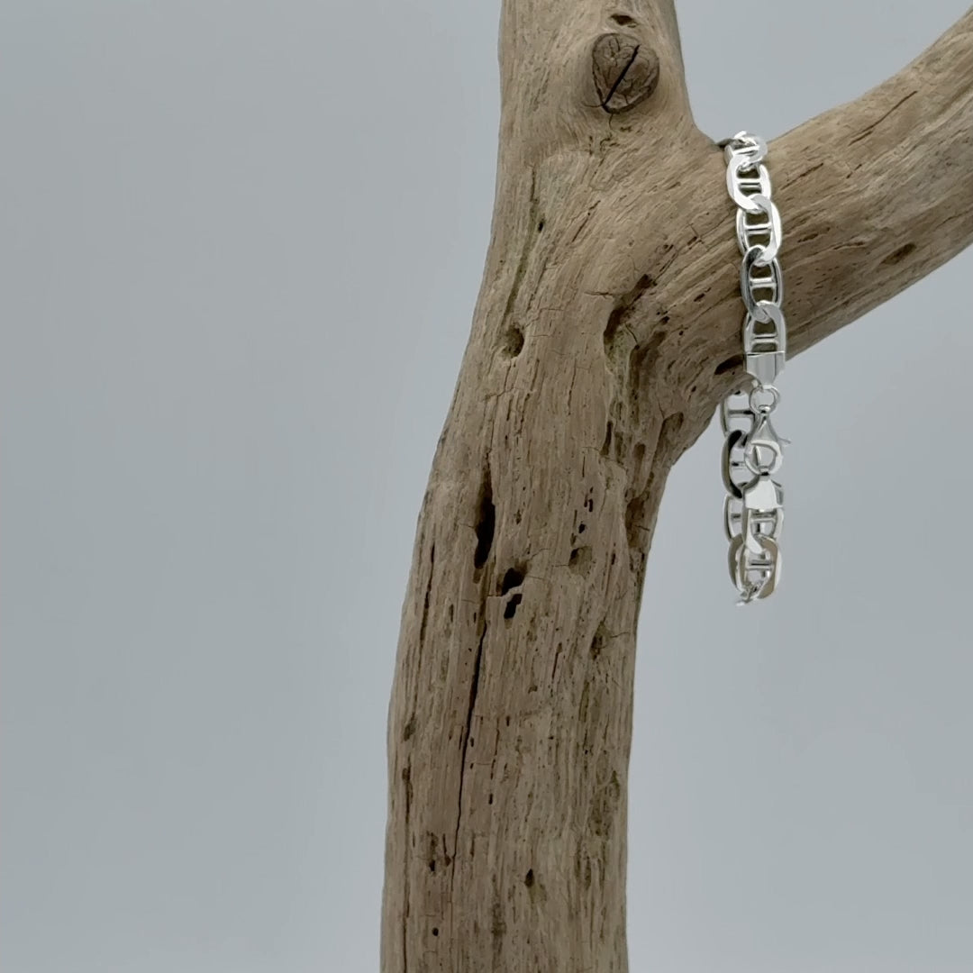 Zilveren Gucci armband, 8 mm breed van 925 zilver met strakke schakel. Mooie glans en krachtige uitstraling komen samen in deze stoere armband.