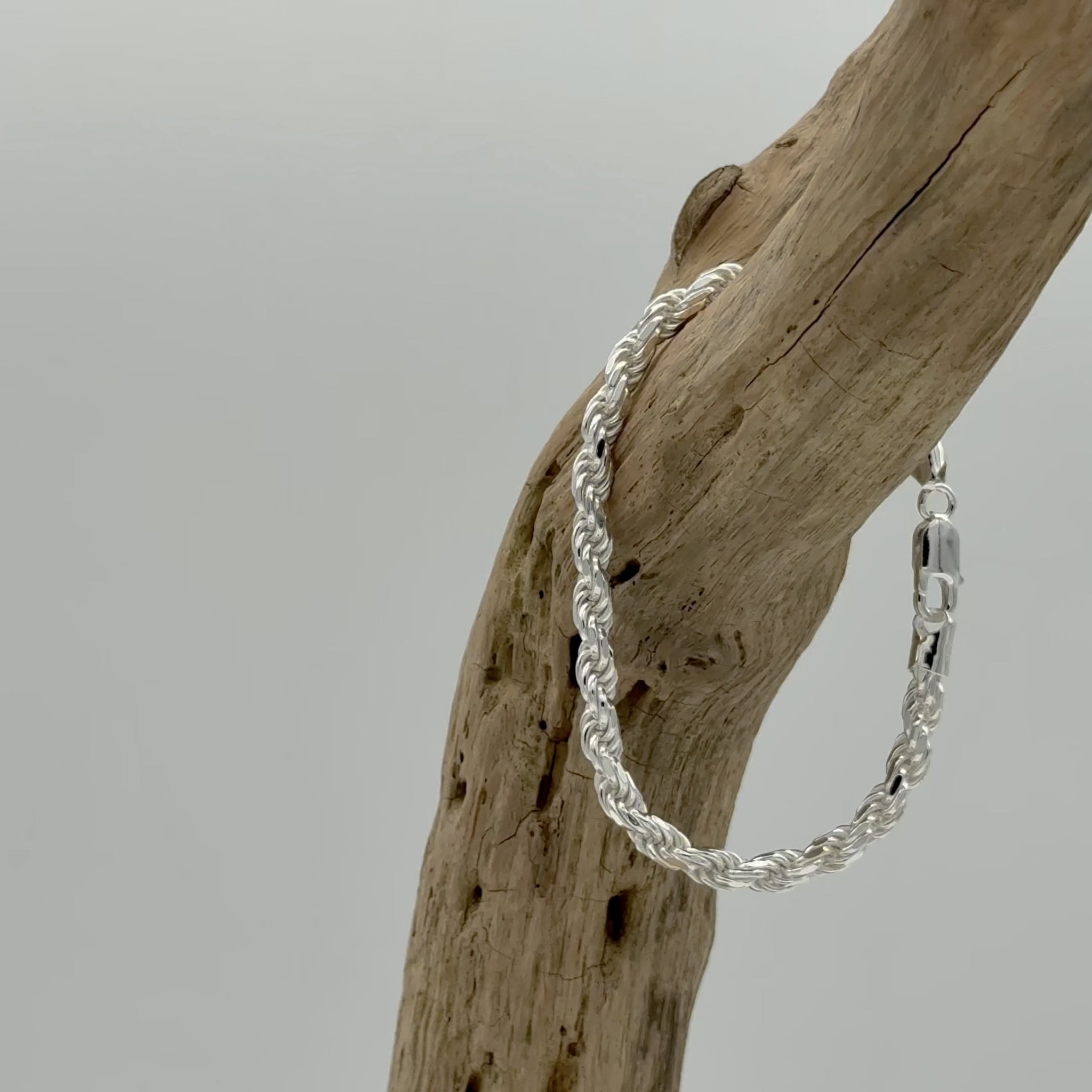 Zilveren koord armband, 6 mm breed van massief 925 zilver met robuuste rope schakel. Elegante glans en krachtige uitstraling voor elke stijl