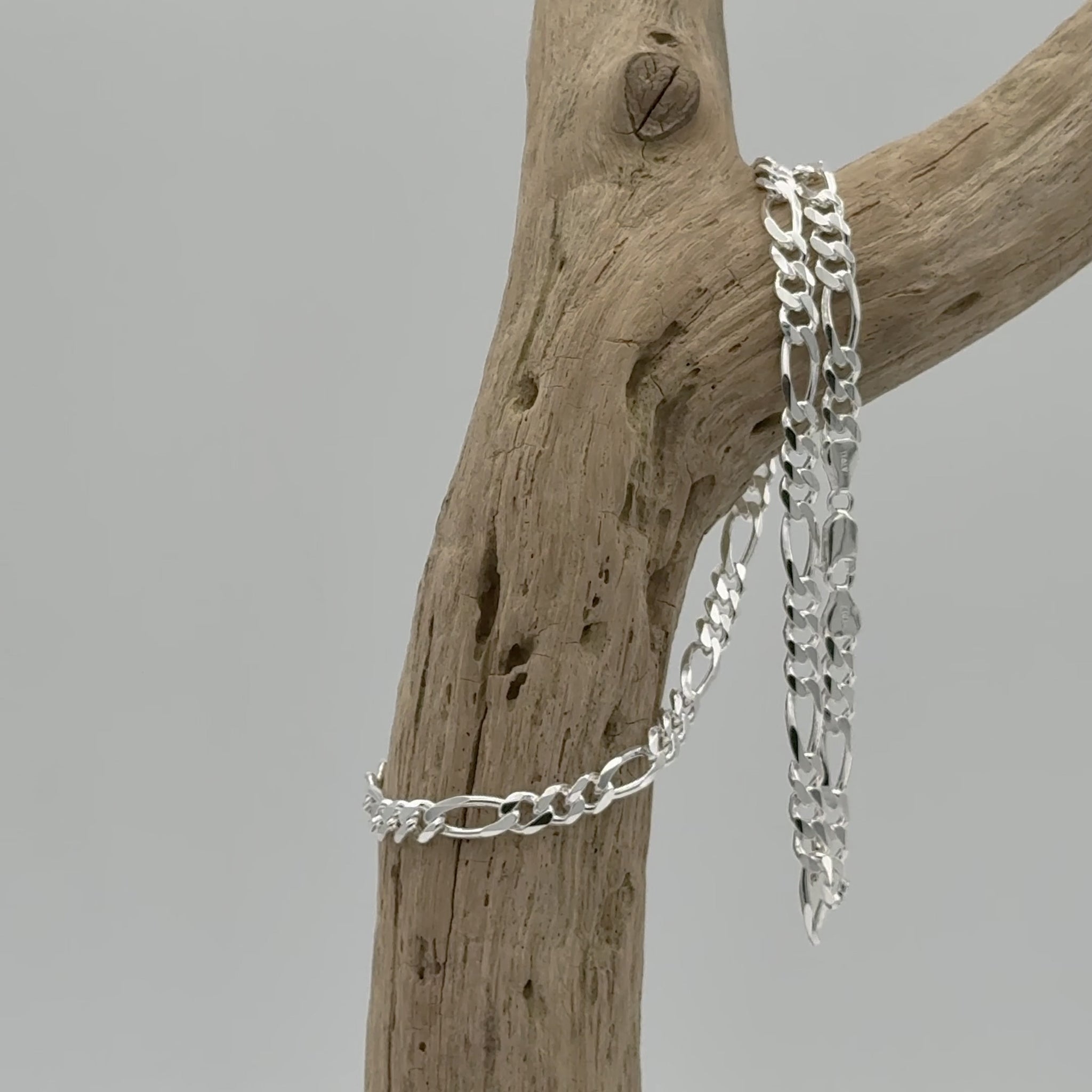 Zilveren figaro ketting, 6,5 mm breed van massief 925 zilver met klassiek Italiaans figaro schakelpatroon en stoere, stijlvolle uitstraling.